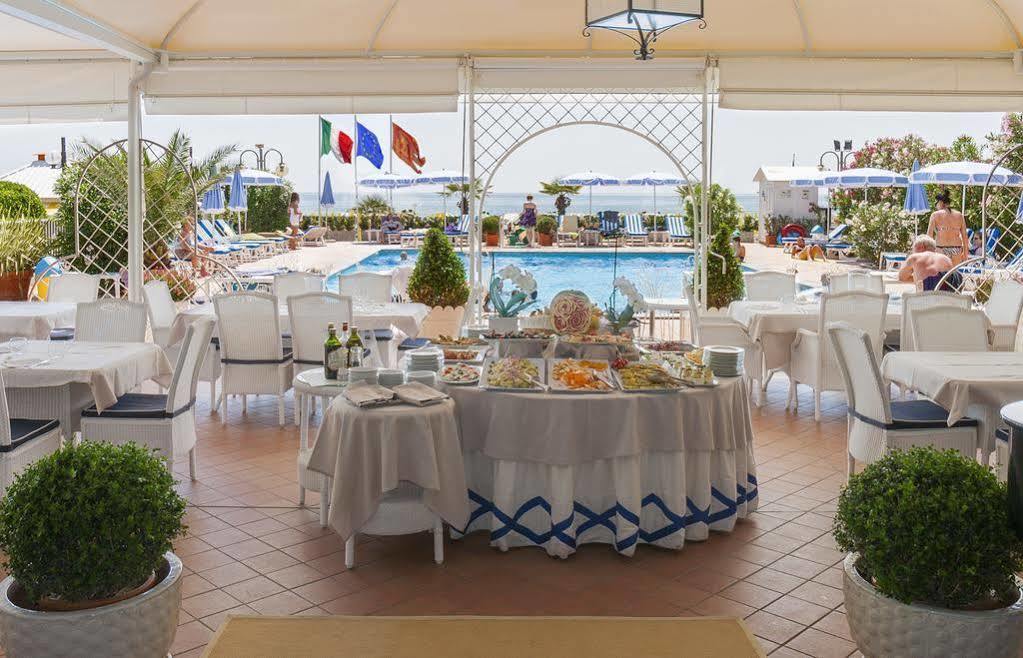 Plaza Esplanade Hotel 3*