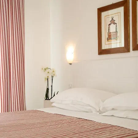 Plaza Esplanade 3*