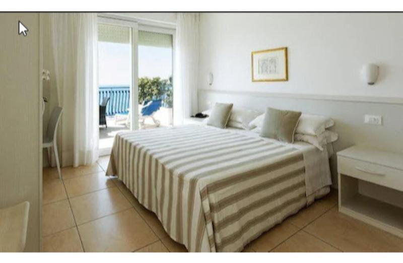 Plaza Esplanade Hotel 3*