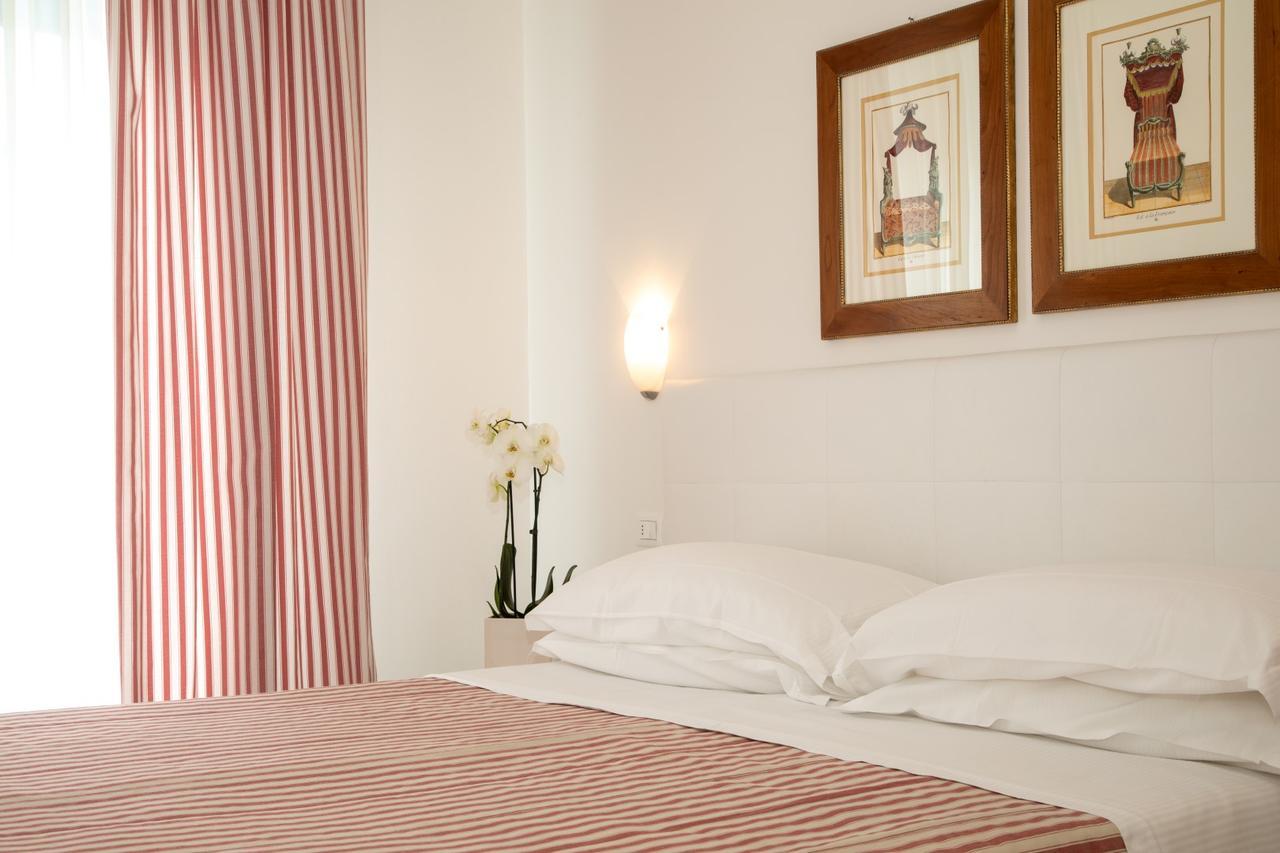 Plaza Esplanade Hotel 3*