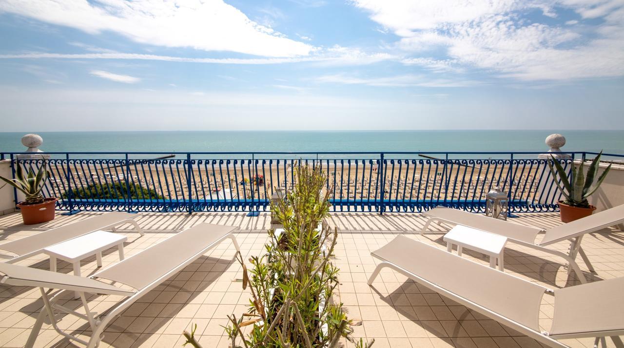 Plaza Esplanade Hotel 3*