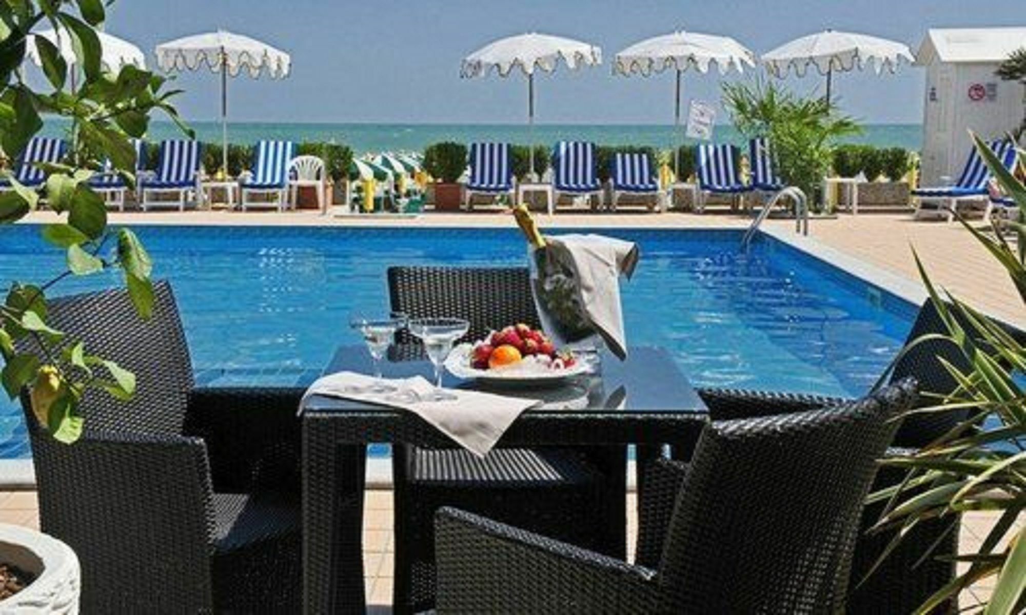 Plaza Esplanade Hotel 3*
